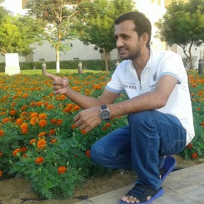 दु:खी छु । तर साधाजिवन ऊच्चबिचारको छु ।
बिस्वास गर्नुस्  ।
बिस्वास घात कैलैनगर्नुस् ।