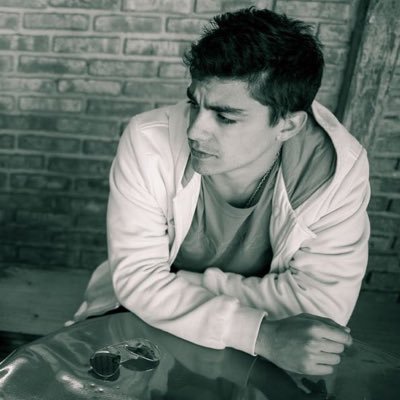 guilledocampo's profile picture. Entrenador de fútbol. “Si la vida te impide algo, quien realmente desea hacerlo, encuentra un medio”