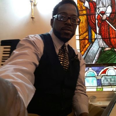 IMA MUSICIAN, ORGANIST, I LIKE TO SING, AND IMA MINISTER OF THE GOSPEL.... praise is what i do, when i want to be close to him!