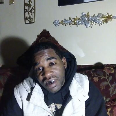 I rap and write R&B and portrey I'm from lumberton N.C. With a three year old daughter and travel Alot
