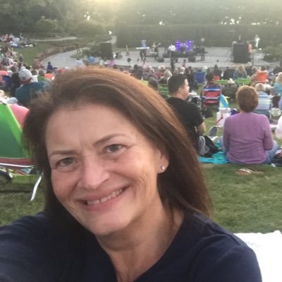 Fullofblooms's profile picture. 