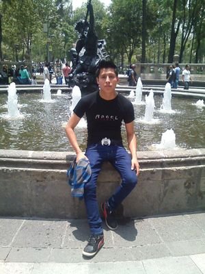 MeosOlivera's profile picture. Política Negocios