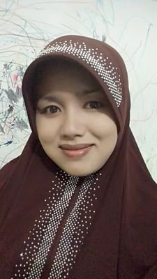 yenni_efita's profile picture. 