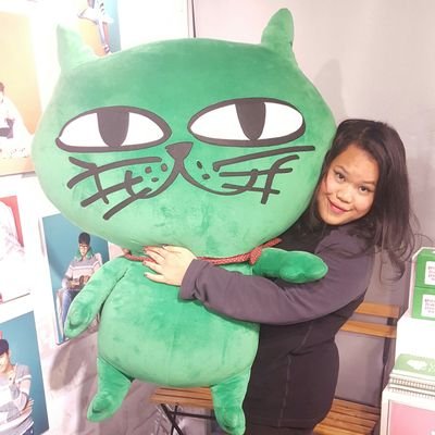 I only love that green lil cat 💚