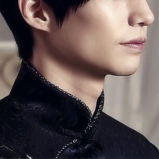 molang_CLoop's profile picture. cheńg mòláng [청 모랑] 아이들 180cm (다이아...열쇠와 프라이팬 소지) 뺨에 자잘한 생채기와 오른쪽 팔뚝에 붕대.