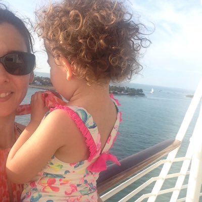 ElisabetAraujo's profile picture. Wife ❤ Mommy 👩‍👧Lover of arts & crafts ✂️🖍 Healthy foodie most of the time 🍎Loving God & nature all the time! 🙏🍁