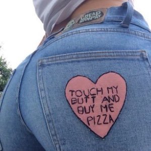 - serving up the hottest buns on the internet - (DMs are open and ready to share ur butt with the world, so slide on in) business email: dailyderriere@gmail.com