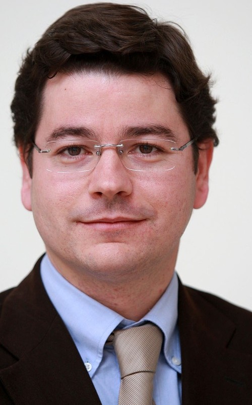 Adoro uma boa controvérsia. Socialista de corpo inteiro.