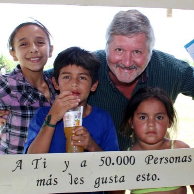 Abogado, militante peronista, hincha de San Martín de Tucumán. Secretario de Articulación Territorial y Desarrollo Local del Ministerio de Desarrollo Social.