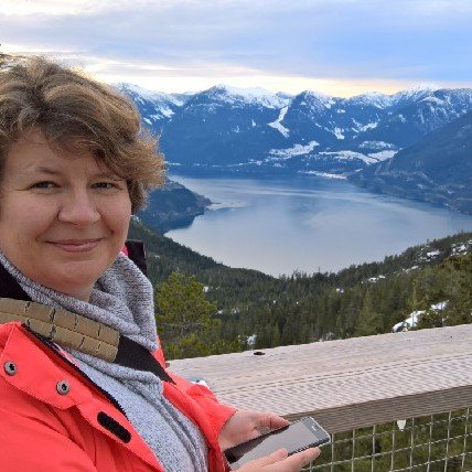 Shona2's profile picture. Technology enthusiast 💻, problem solver, travel lover 🛳️✈️🌴with a soft spot for cats.🐱