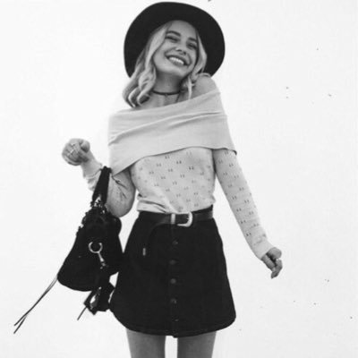 charleenwolrpg's profile picture. | 🦁 | 17 | les survvts | Théodora qui illume mes rêves {il paraît} | Lyra qui me menace avec son dard | GrGrass |