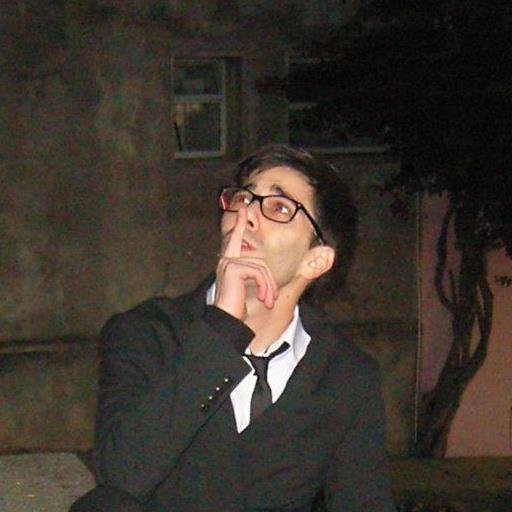 chrisrusso99's profile picture. Información. Comunicación.