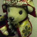 【江戸熊】【EDDIEBEAR】【月兎屋】のお針子してます。製作するのは、フワフワフリフリドレスのウサギから、勇ましい武者甲冑の熊まで♪　主に都内近郊の即売会等に参加してます。どこかで見掛けた時は可愛がって下さいませ。
成人済です。（お取引が増えたので念の為）
サークルアカ作りました→@oharikotama