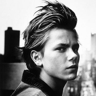 洋画紹介アカウント 自分の中で1番かっこいいハリウッド俳優は ダントツでリバーフェニックス River Phoenix です 永遠の憧れであり 誰にも劣らぬカリスマ性を持ちながらも その繊細さと切なさを持ち合わせた彼の魅力は凄まじいです 若くしての死は 洋画紹介アカウント 自分の中で1番かっこいいハリウッド俳優は ダントツでリバーフェニックス River Phoenix です 永遠の憧れであり 誰にも劣らぬカリスマ性を持ちながらも その繊細さと切なさを持ち合わせた彼の魅力は凄まじいです 若くしての死は