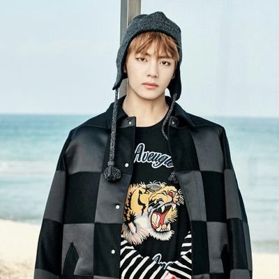 Sou muito Kpopper sim . 💜
Army, Blink e Lovatic😍💜