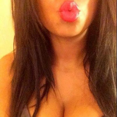 Hmm envie de belle bite🙈 mes bebe venez me faire kiffer 😘