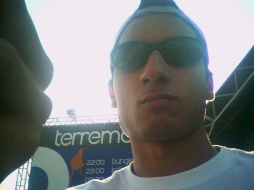 jhony_alves's profile picture. Sou profissional de marketing / Design Gráfico Não gosto de me definir porque o ser humano não se limita, está sempre em movimento evoluindo.