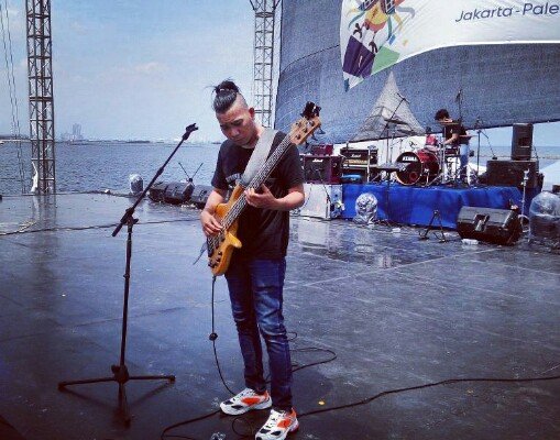 kireta_666's profile picture. simple person with a simple life .... I'm a videografer and I play music..  I wrote my own songs..