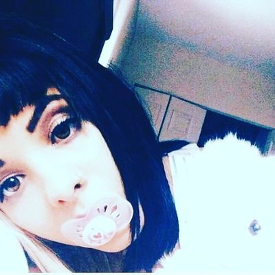 Hi! XD, I'm Ashley. I love drawing and I'm shy, Sit down and drink a cup of water XD!
💝call me,crybaby💝
