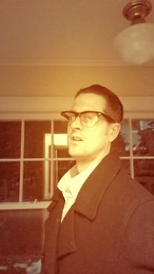 HeldigKartofl75's profile picture. Life is a journey. Look around and smell the roses.