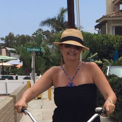 Mom, Wife, Small Business Owner, Former California Girl , proud SDSU & FIDM Alumni 👩🎓☀️🌴