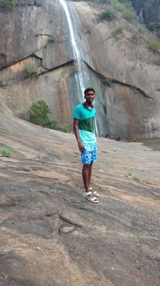 தமிழன்