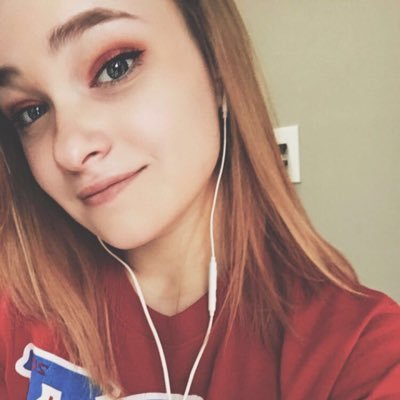 BoxxyCosta's profile picture. just an awkward teenager who spends too much time on the internet, eating food, and drawing.