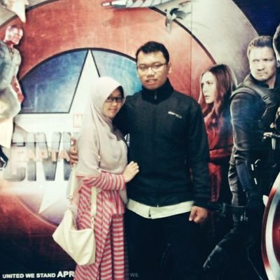islam bukan hnya ibadah shalat, zakat, shaum, haji, dan mu'amalah saja. islam mencakup peradaban
islam is not only a religion, but is complete civilization.....