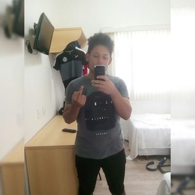 alex_cabrera10's profile picture. Sé que nadie leerá esto, pero a veces me gusta salir solo al jardín y fingir que soy una cebolla...