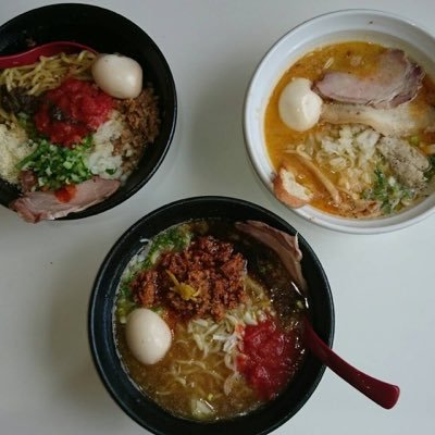 NR0EubDCSbsqzTl's profile picture. 