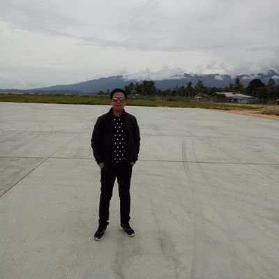 Pembaca Buku, Pendengar Lagu Klasik, Penikmak Keindahan Alam & Advokat
(TEMUI DIRIMU DALAM KESUNYIAN)