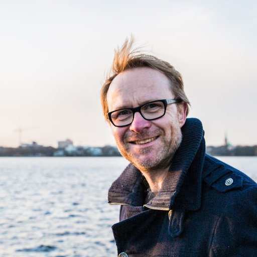 Freier Mitarbeiter beim NDR und dem Bücher Magazin. Lebt, liest, dreht und podcastet in Dithmarschen. Podcast 2MannBuch.