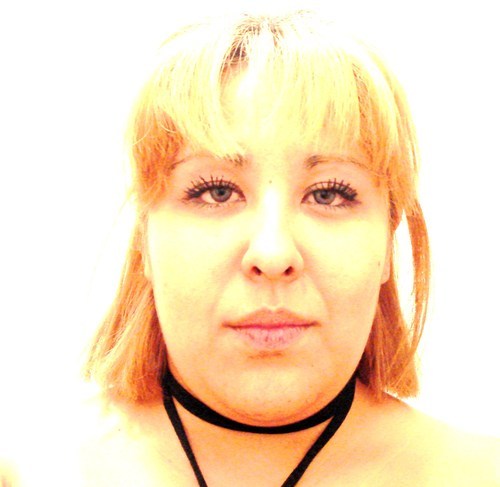 soy una persona super sencilla, soy muy optimista,y juguetona, soy alta y morena