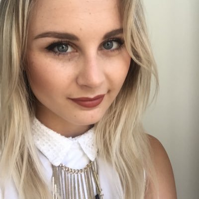 Lipstick lover. Handbag hugger. Peanut butter fanboy ✌🏼 Digital Marketing Manager
