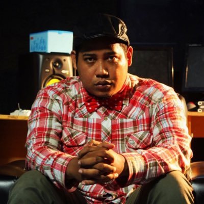 rupamanusia_'s profile picture. sedang mengetik...