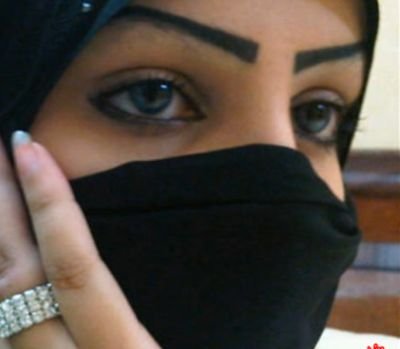 انا احب الكتابة طبعآ كتابة الكلمات والتعبير عن جميع مافي داخلي من خلال كلمات جميلة وموئثرة