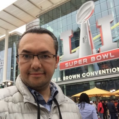 Periodista deportivo, apasionado de la NFL y la música.