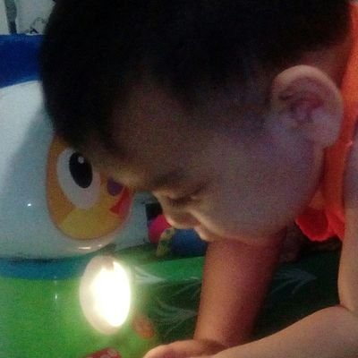 No importa cuán brillante sea tu mente o estrategia, si estás jugando solo, siempre perderás ante un equipo. Reid Hoffman.