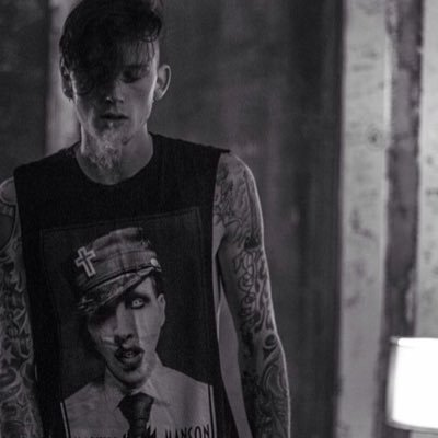 tbhmayed's profile picture. i am not special, bs am limited edition 😉