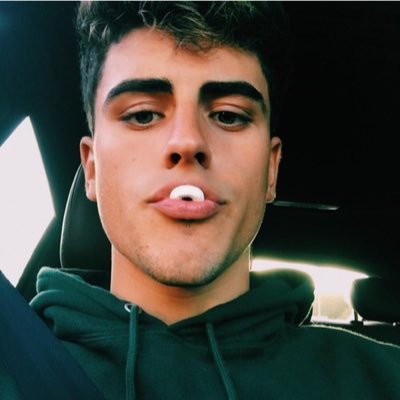 free follow from @agbdolanmendes you can follow her if you want
