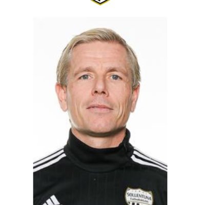 Gammal fotbollspelare. Assisterande tränare i Djurgårdens IF