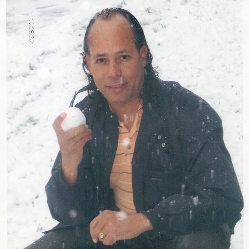 Maestro (Ya en retiro), dedicado desde hace unos años a un proyecto de composición de canciones. Amo a mi familia, es lo más hermoso que tengo.