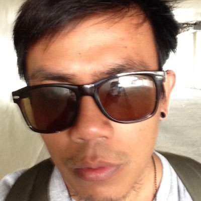 Traveler. Photoblogger. Procrastinator. Gets sea sick easily.