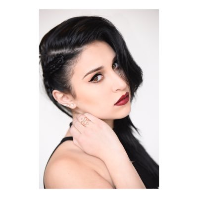 Singer, songwriter based out of Toronto. A mission to shine light on equality and empowerment. Vroni's album ILLUSIONS now on ITunes!