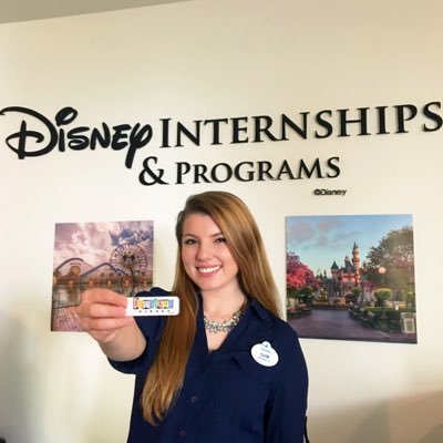 Professional Intern for the @DLR_CP! I have magic hair that glows when I sing ☀️ Views expressed here are my own.
