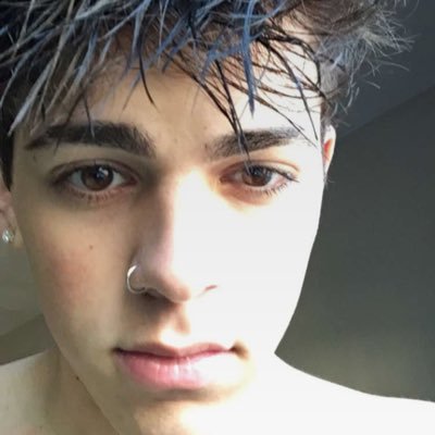 r0llsLowkey's profile picture. Um hey?