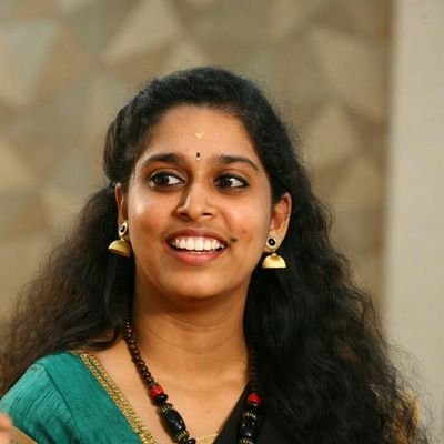 a doctor, die hard fan of Shreya ghoshal's, likes hanging out with friends .