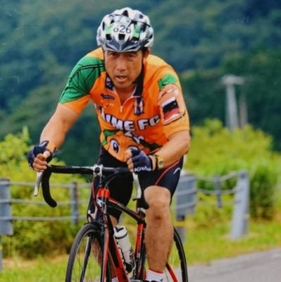 愛媛FCを応援しています。スタジアムにサポーターがたくさん来てくれると嬉しいです。テニス、たまに自転車(無理矢理)します。