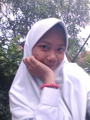 Dinashofyana19's profile picture. new acount