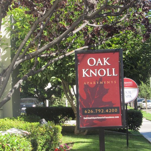 Oak Knoll Apartments features a Swimming
Pool, Spa, Barbecue area, and Covered parking.